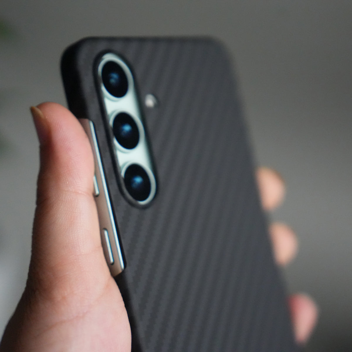 Galaxy S24 Carbon Fiber Slim Case | Ultra-Thin Magnetic Charging Ring Cover