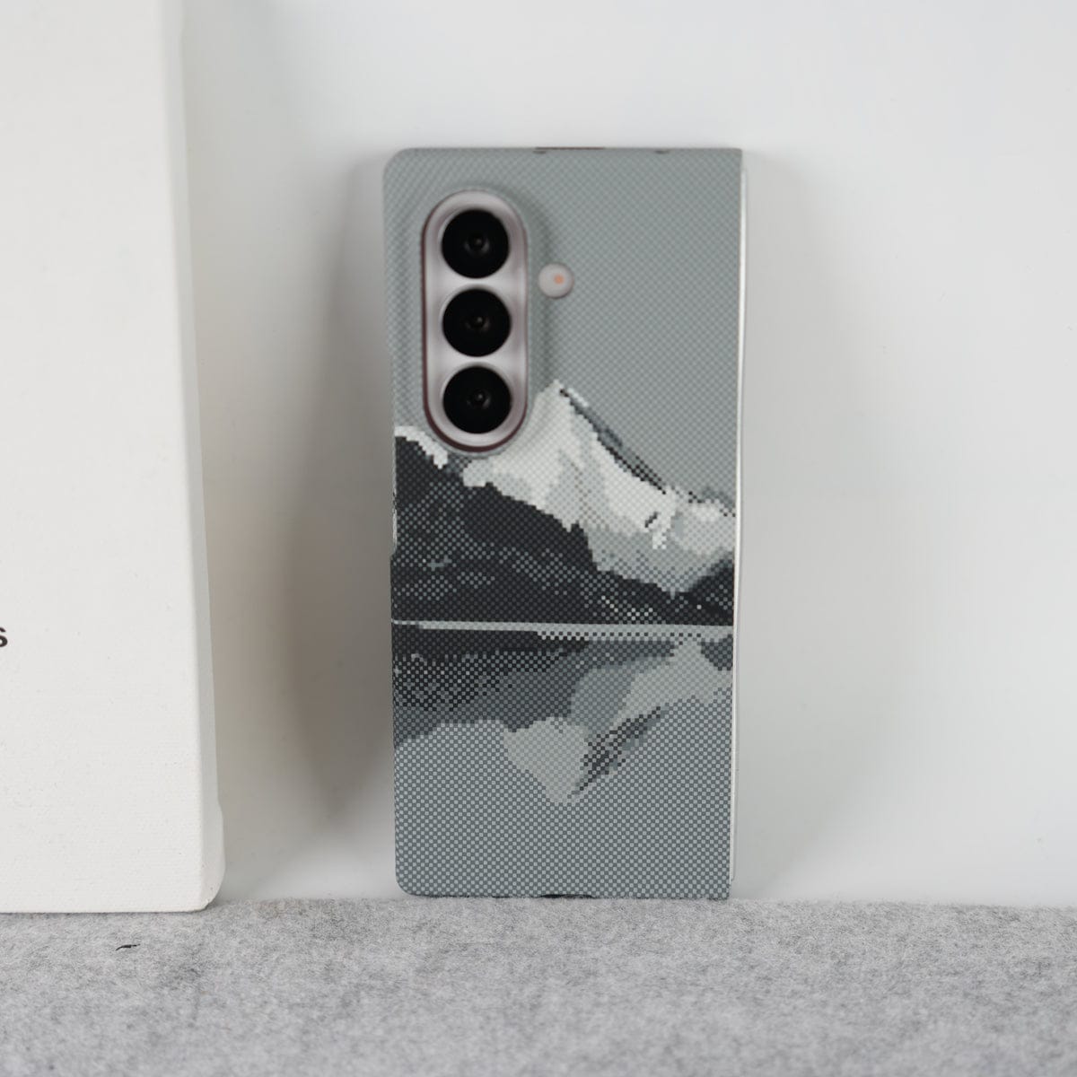 Samsung Galaxy Z Fold 7 Carbon Fiber Texture Aramid Design Hard Pc MagSafe Case Cover