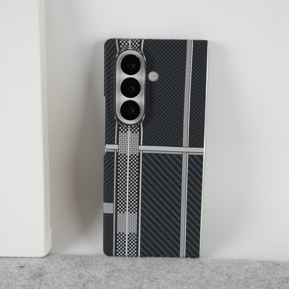 Samsung Galaxy Z Fold 7 Carbon Fiber Texture Aramid Design Hard Pc MagSafe Case Cover