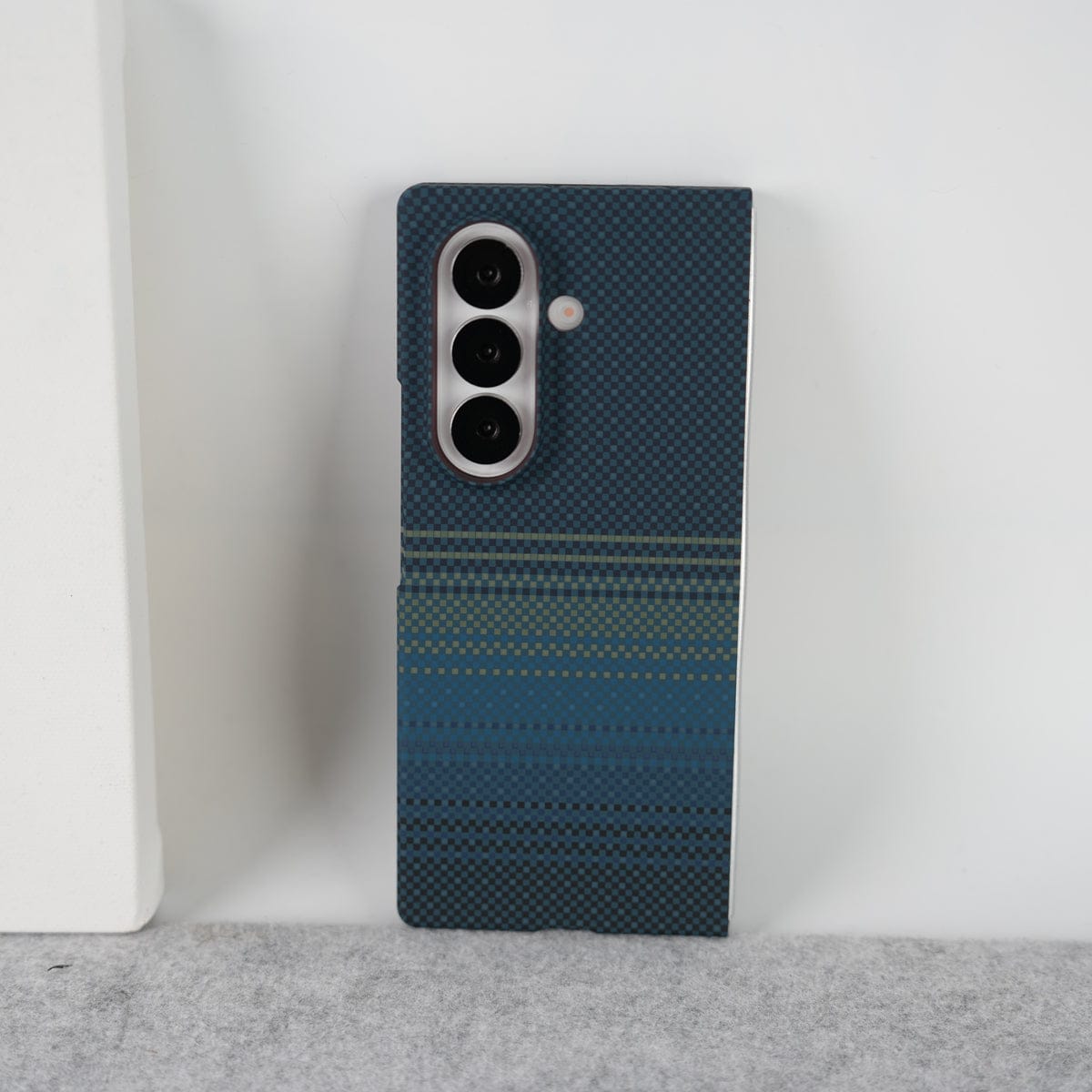 Samsung Galaxy Z Fold 7 Carbon Fiber Texture Aramid Design Hard Pc MagSafe Case Cover