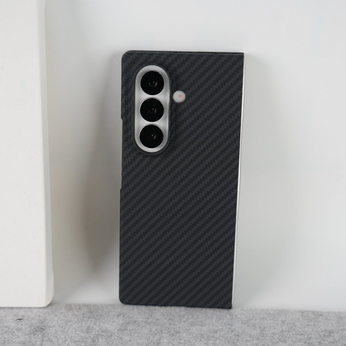 Samsung Galaxy Z Fold 7 Carbon Fiber Texture Aramid Design Hard Pc MagSafe Case Cover