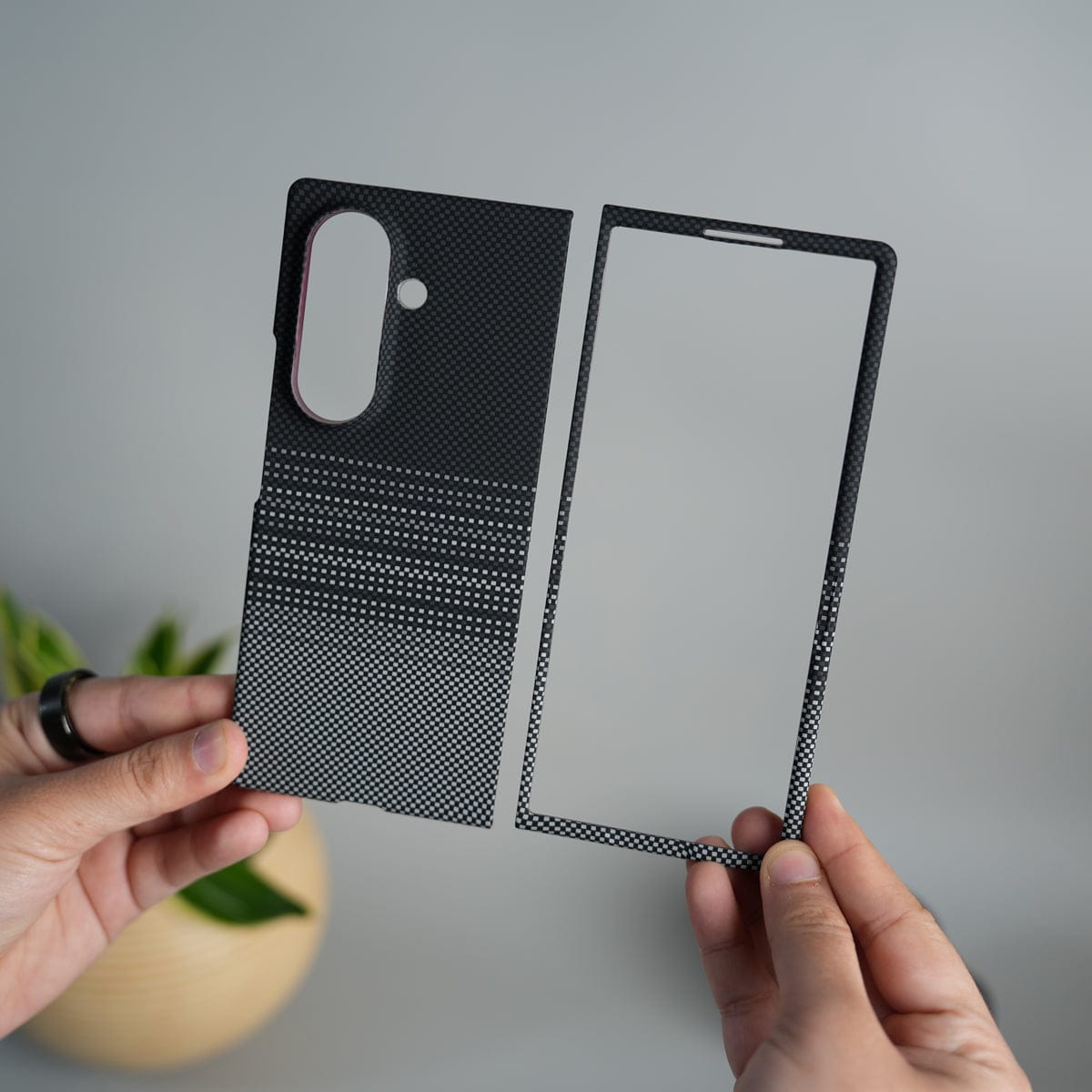 Galaxy Z Fold 7 Carbon Fiber Texture Design Hard Pc MagSafe Case Cover BlackGrayLine Design