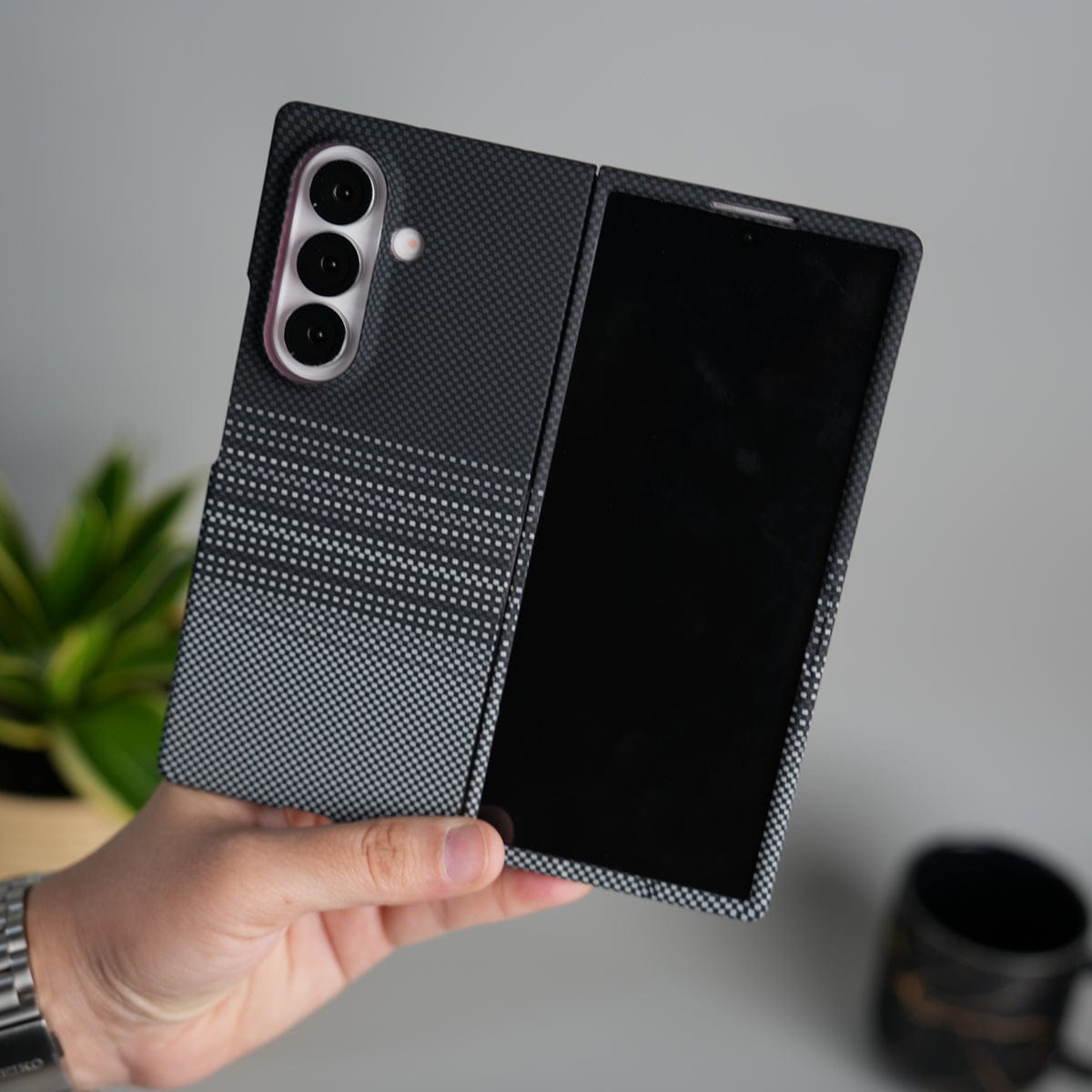 Galaxy Z Fold 7 Carbon Fiber Texture Design Hard Pc MagSafe Case Cover BlackGrayLine Design