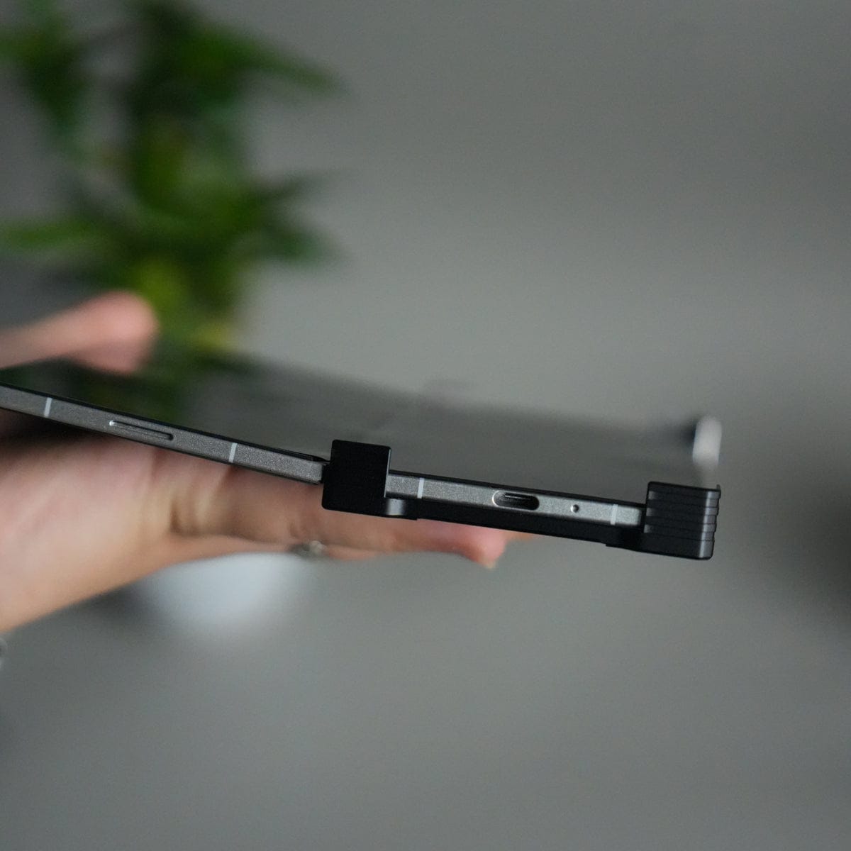 Galaxy Z Fold 7 Magnetic Aluminum Alloy Metal Rimless Frame Heat Dissipation Stand Phone Case