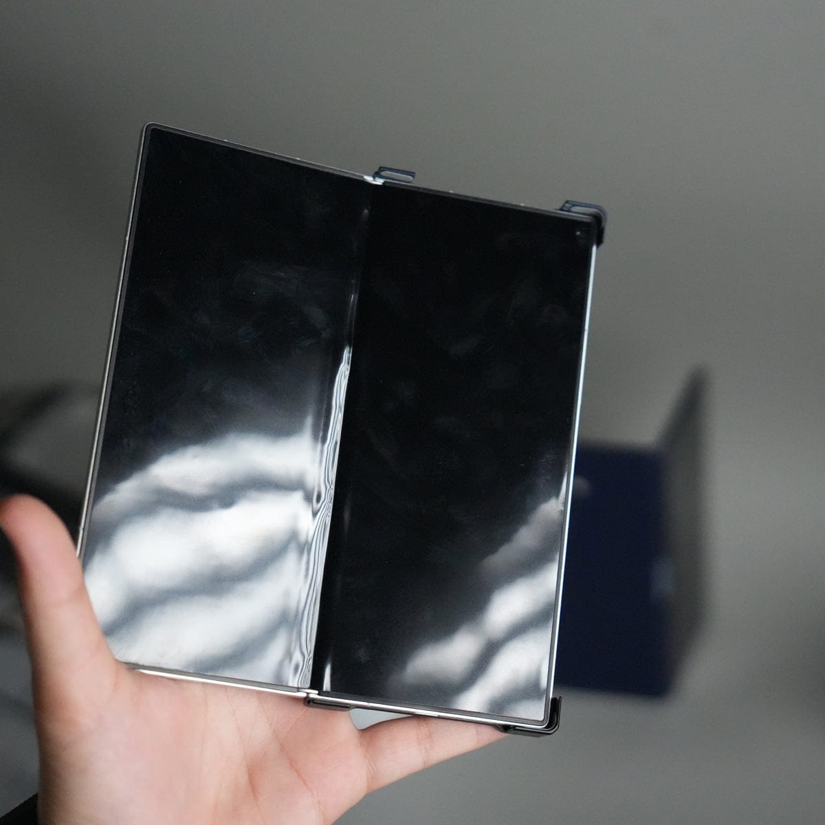 Galaxy Z Fold 7 Magnetic Aluminum Alloy Metal Rimless Frame Heat Dissipation Stand Phone Case