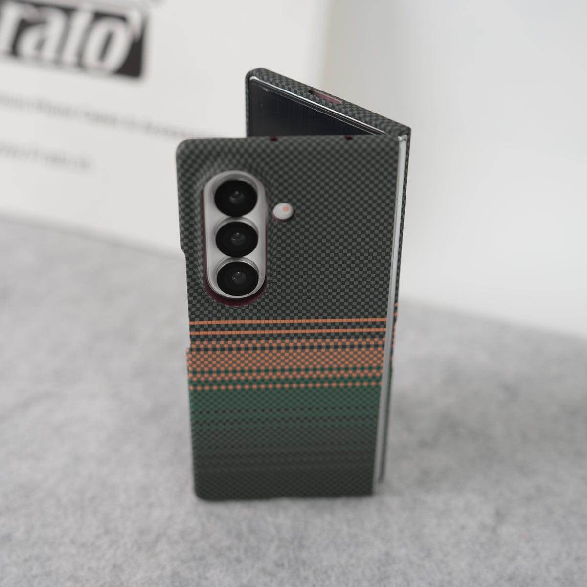 Samsung Galaxy Z Fold 7 Carbon Fiber Texture Aramid Design Hard Pc MagSafe Case Cover