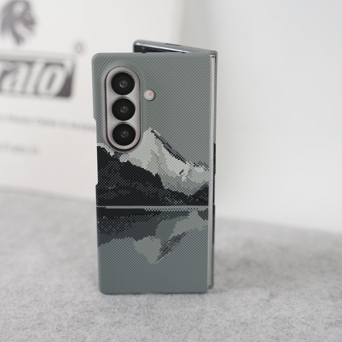 Samsung Galaxy Z Fold 7 Carbon Fiber Texture Aramid Design Hard Pc MagSafe Case Cover