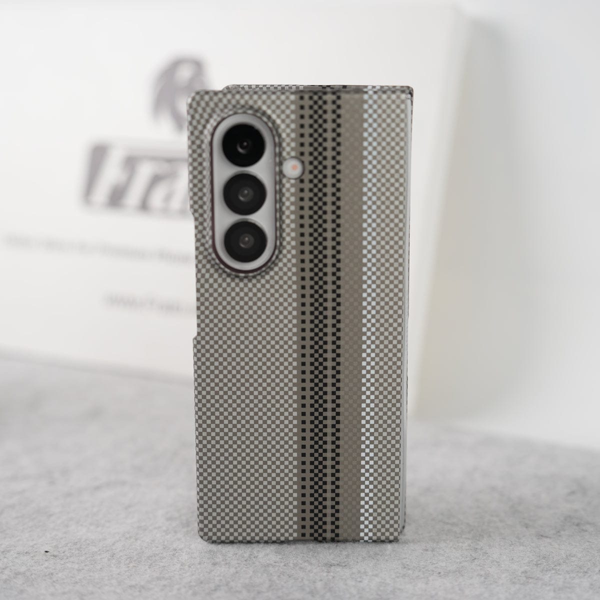 Samsung Galaxy Z Fold 7 Carbon Fiber Texture Aramid Design Hard Pc MagSafe Case Cover
