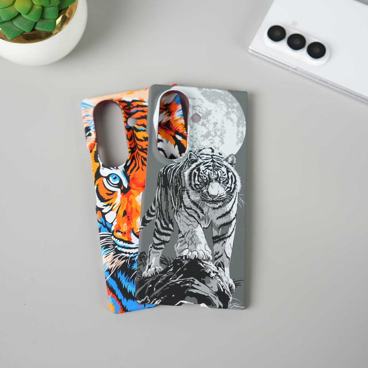 Samsung Galaxy Z Fold 7 Carbon Fiber Texture Case | Tiger Printed Hard PC Cover with MagSafe | Shockproof Slim Protection