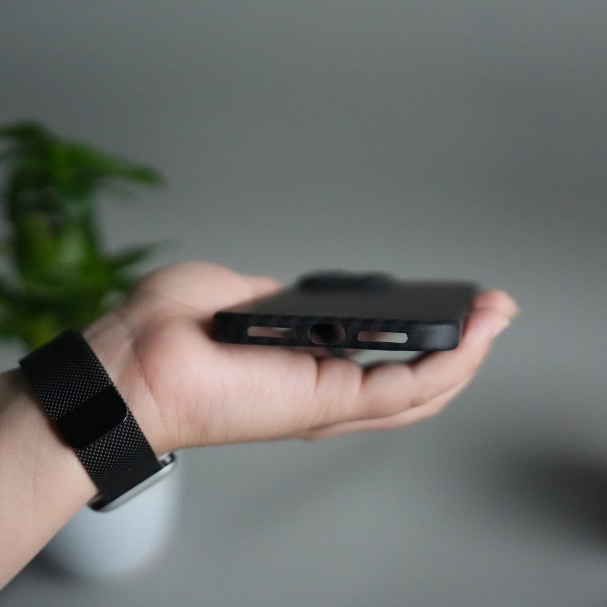 iPhone 15 Series Carbon Fiber Slim Case | Ultra-Thin Magnetic Charging Ring Cover
