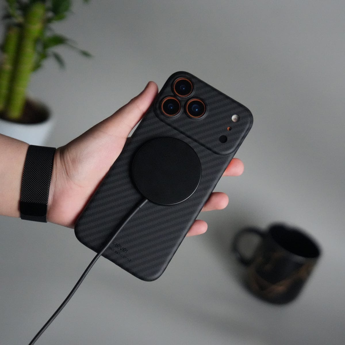 iPhone 17 Pro Carbon Fiber Slim Case | Ultra-Thin Magnetic Charging Ring Cover