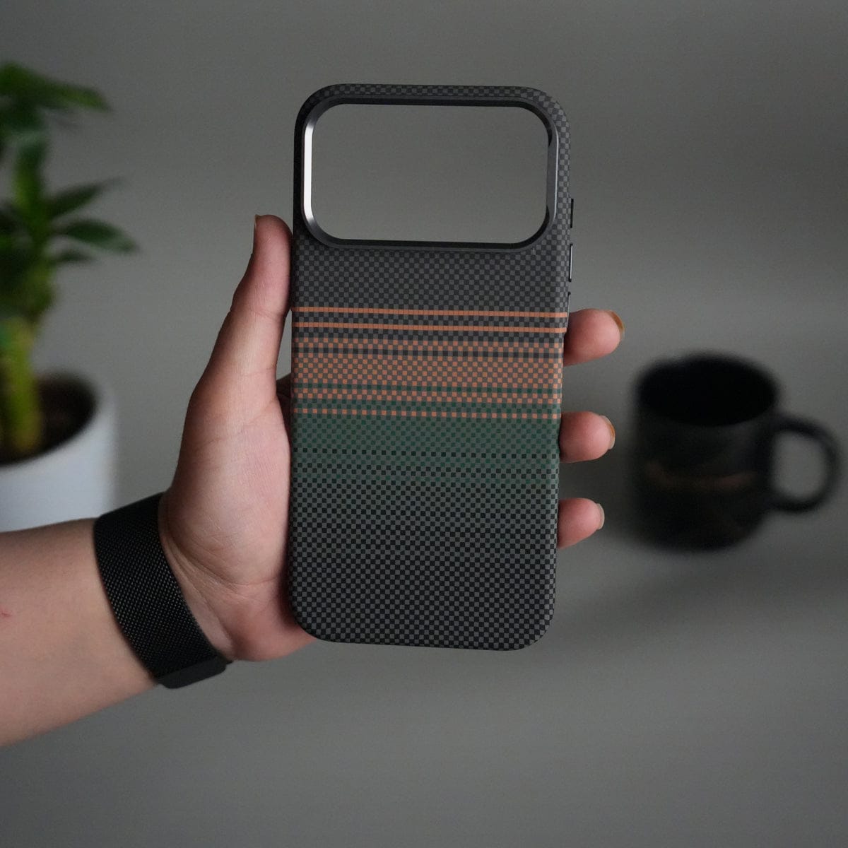 iPhone 17 Pro Carbon Fiber Texture Design Hard Pc MagSafe Case Cover OrangeGreen