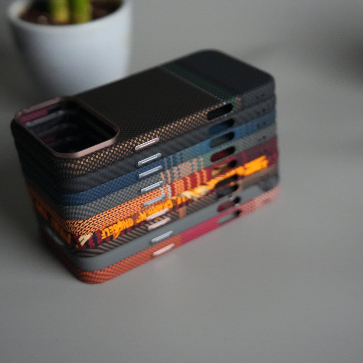 iPhone 17 Pro Carbon Fiber Texture Design Hard Pc MagSafe Case Cover OrangeGreen