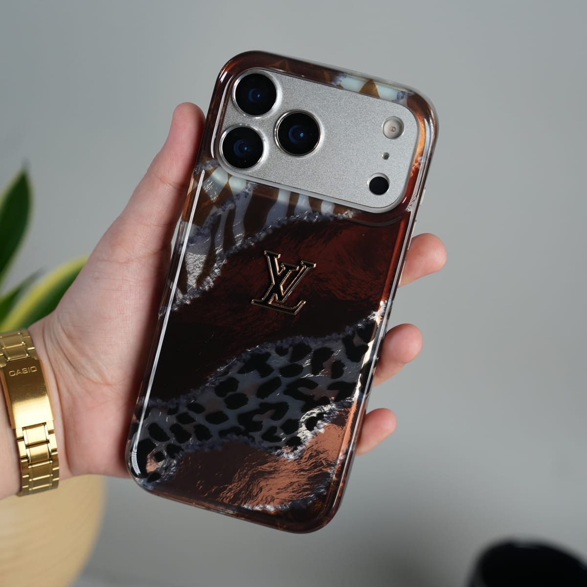 iPhone 17 Series Leopared Print Designer Fashion Case