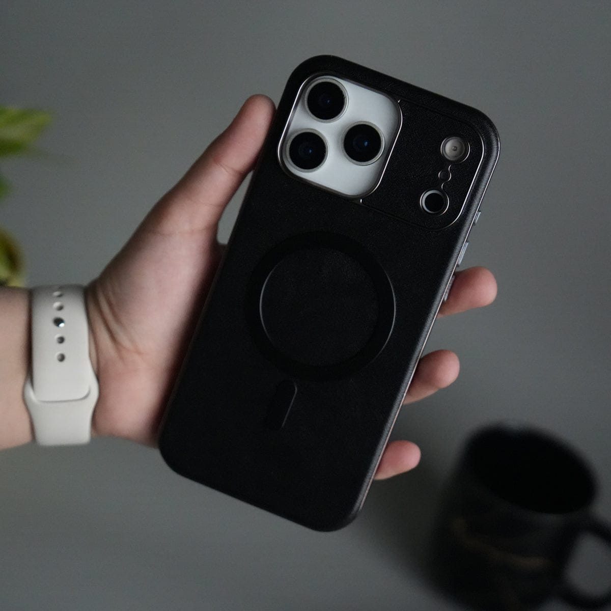 iPhone 17 Pro Metallic Textured Leather MagSafe Ring Case Cover