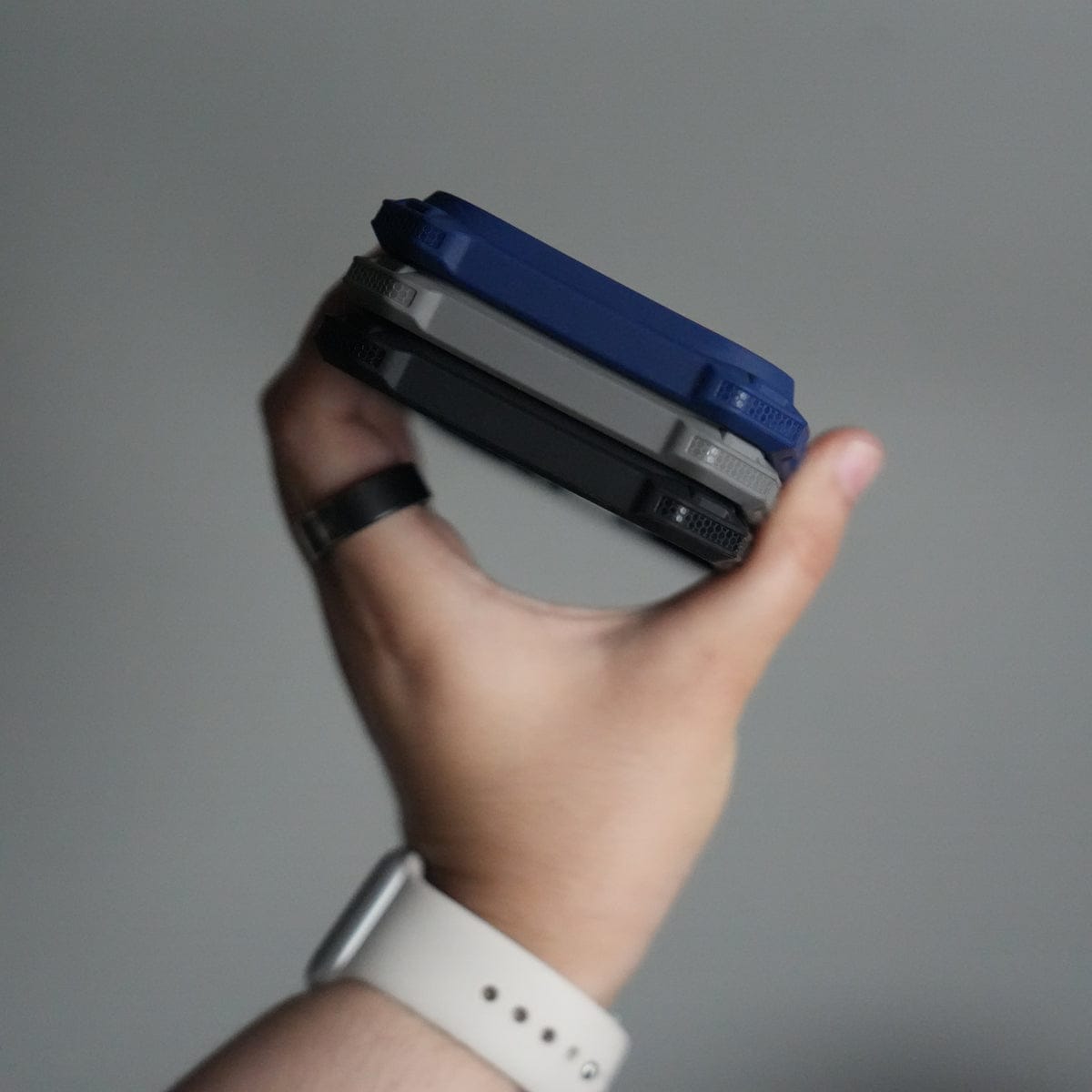 iPhone 17 – Rugged Armor MagSafe Case with Metal Kickstand