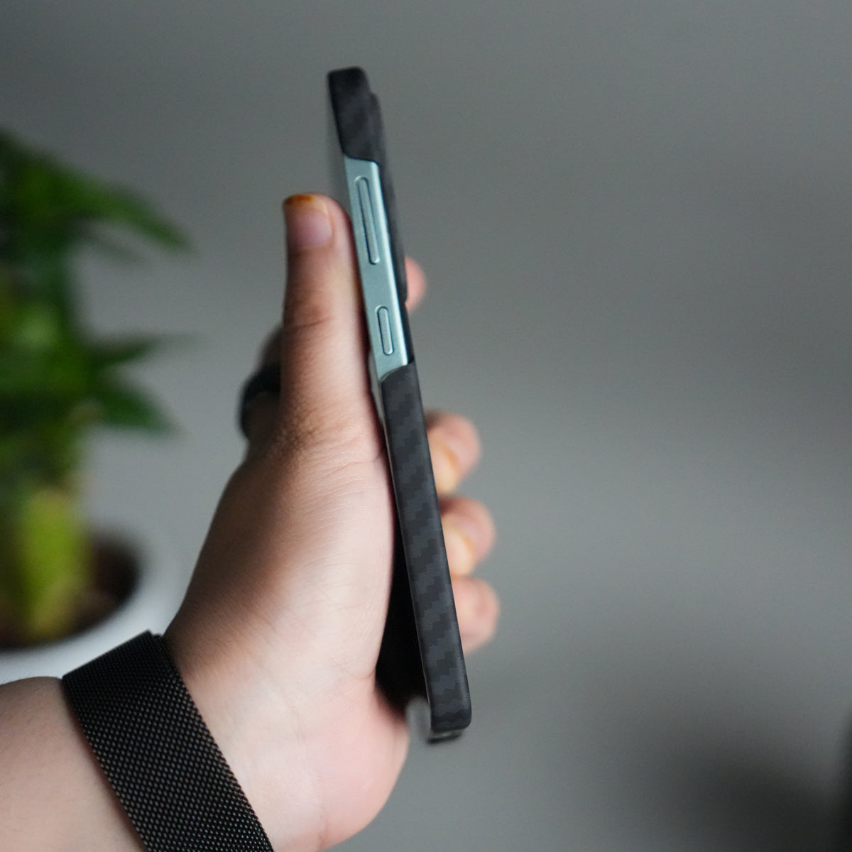 Galaxy S24 Carbon Fiber Slim Case | Ultra-Thin Magnetic Charging Ring Cover