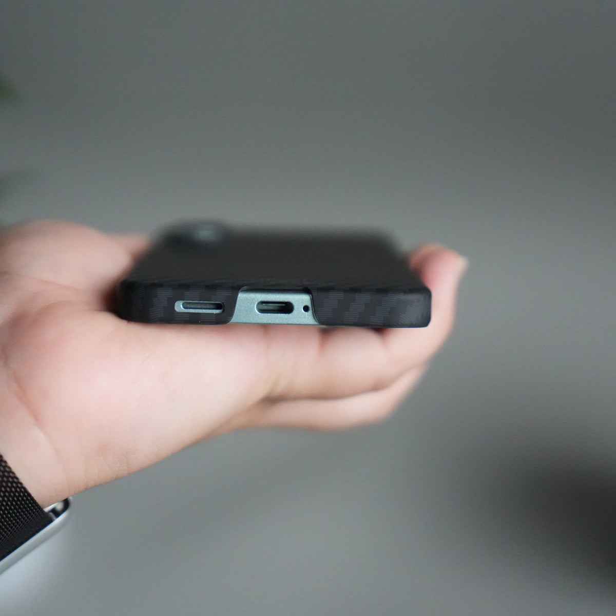 Galaxy S24 Carbon Fiber Slim Case | Ultra-Thin Magnetic Charging Ring Cover