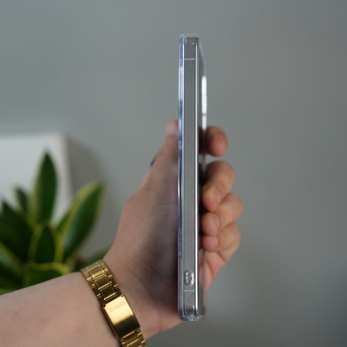 Galaxy S24 Ultra Crystal Clear Kickstand Case | Invisible Power