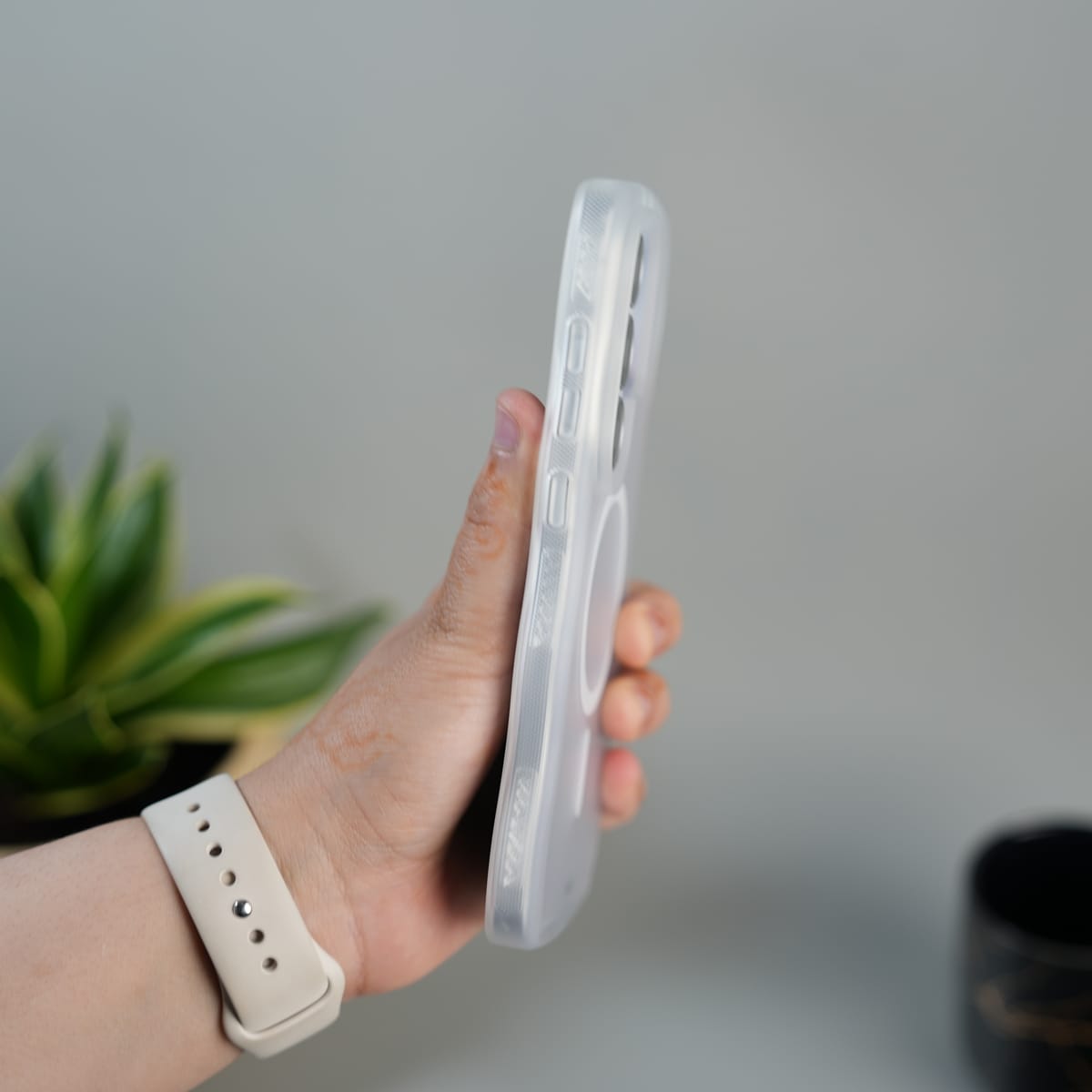 Galaxy S25 Ultra Frosted Clear Wavy Edge Shockproof Cover